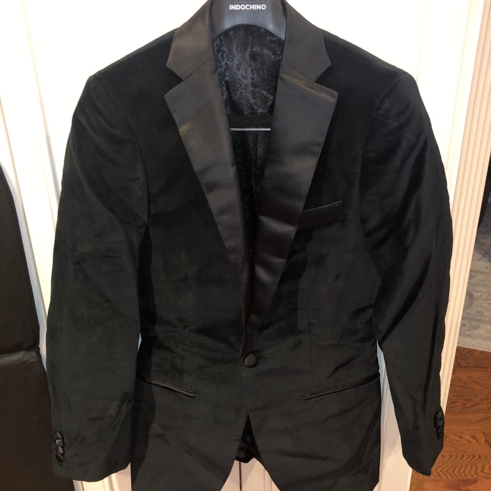 Indochino Men’s velvet blazer